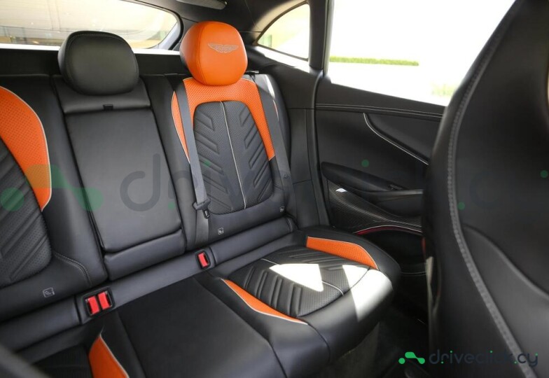 Aston Martin DBX Серый