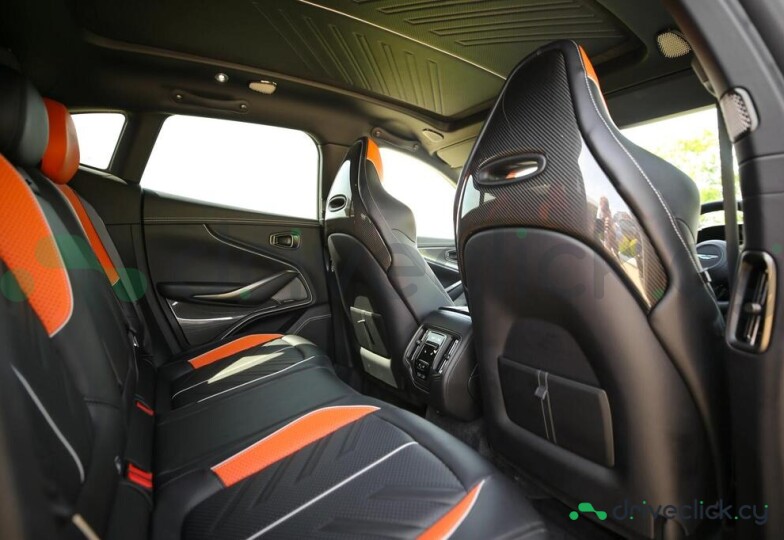 Aston Martin DBX Серый