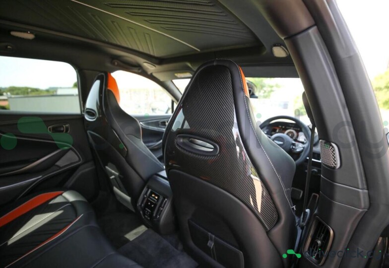Aston Martin DBX Серый