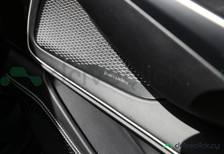 Aston Martin DBX Серый
