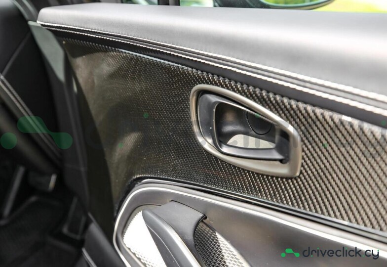 Aston Martin DBX Серый