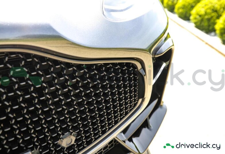 Aston Martin DBX Серый