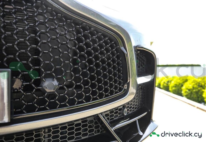 Aston Martin DBX Серый