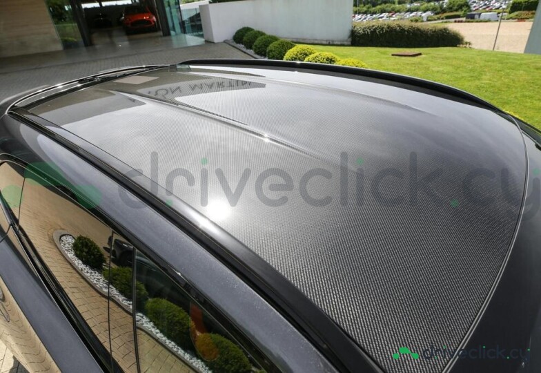 Aston Martin DBX Серый