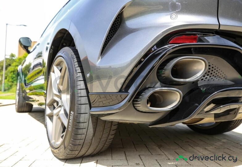 Aston Martin DBX Серый