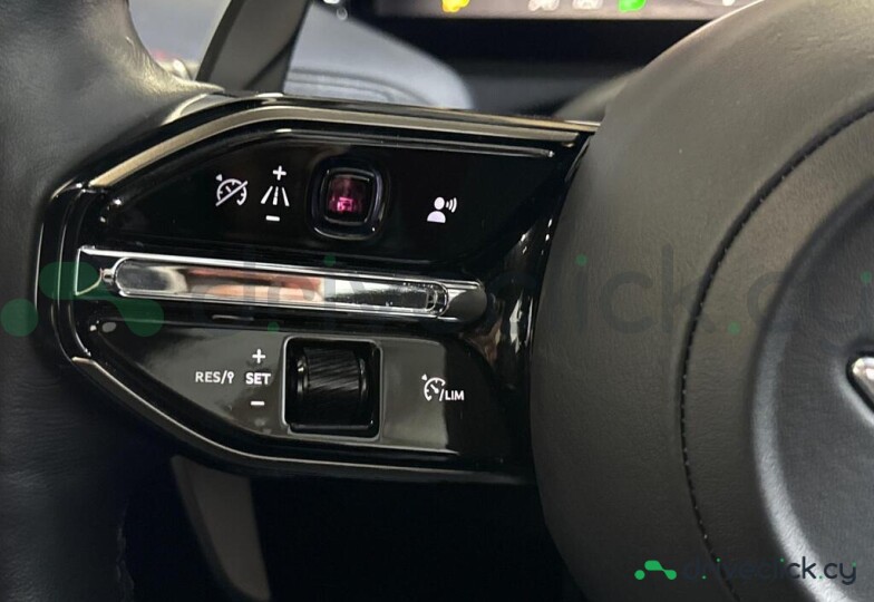 Aston Martin DB12 Black