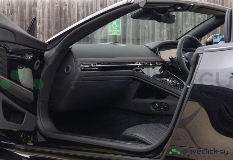 Aston Martin DB12 Black