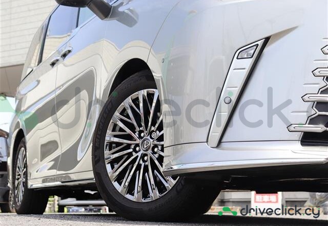 Lexus LM Серый