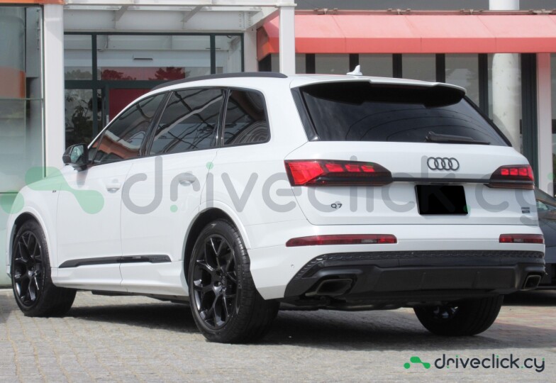 Audi Q7 White