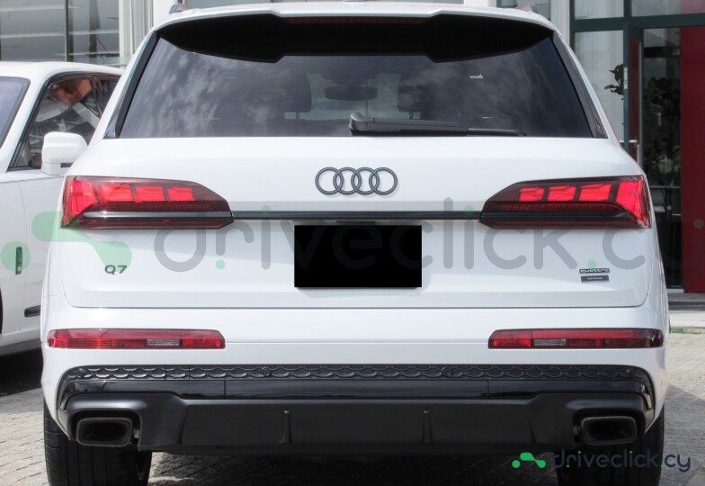 Audi Q7 White
