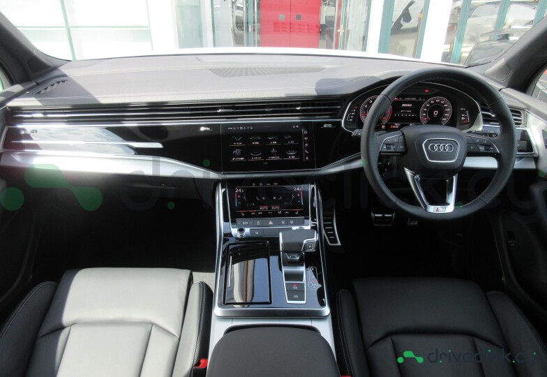 Audi Q7 White