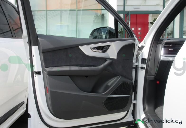 Audi Q7 White
