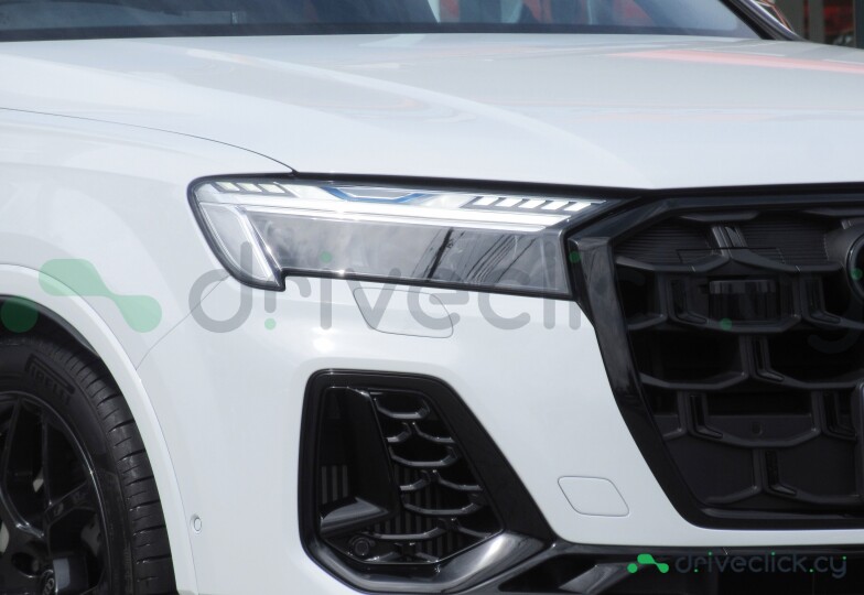Audi Q7 White