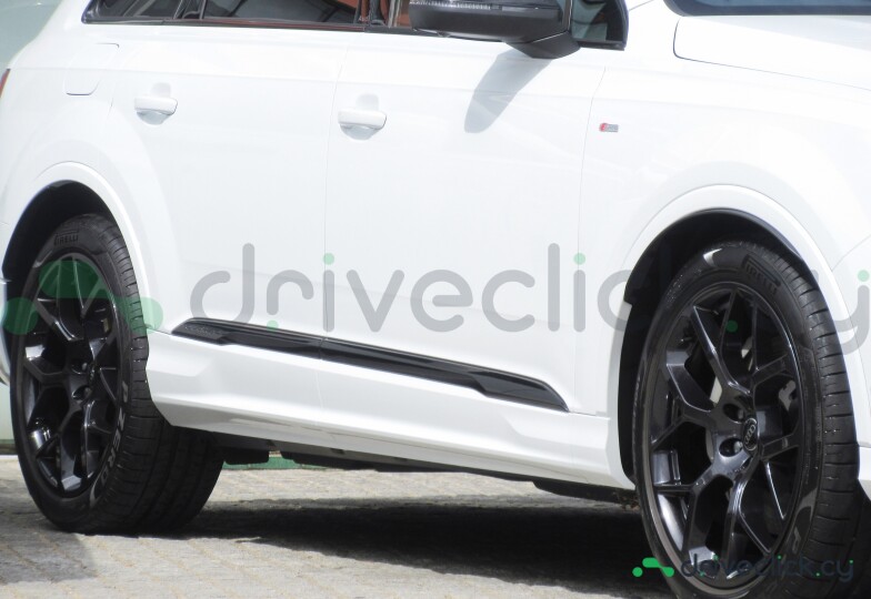 Audi Q7 White