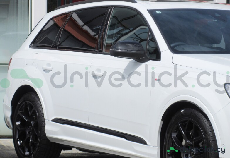 Audi Q7 White