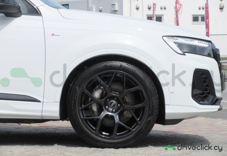 Audi Q7 White