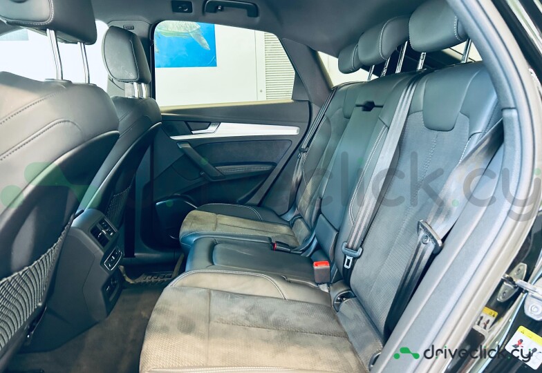 Audi Q5 Sportback Black