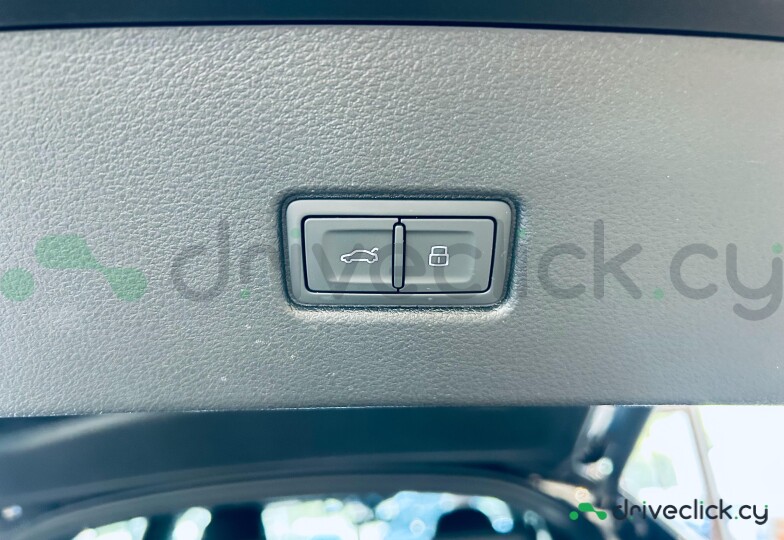 Audi Q5 Sportback Black