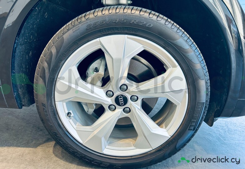 Audi Q5 Sportback Black