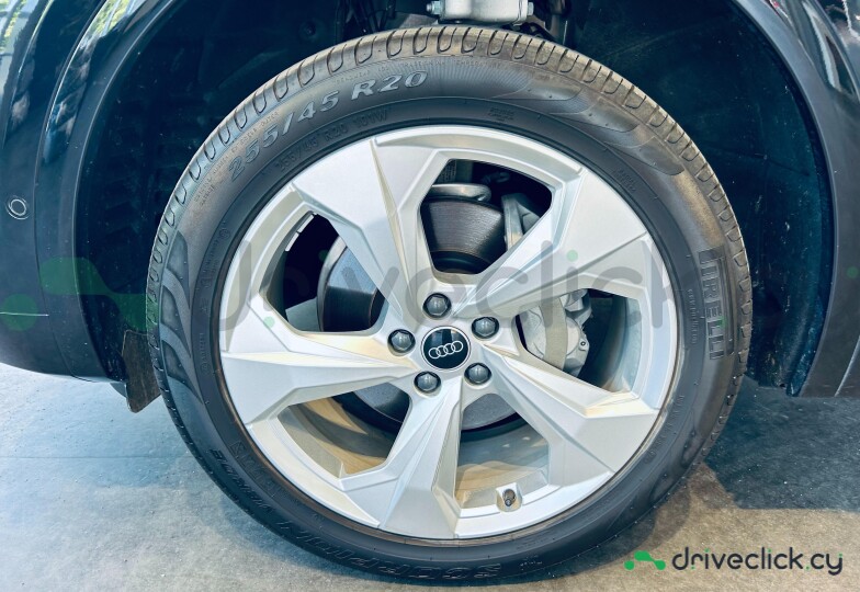 Audi Q5 Sportback Black