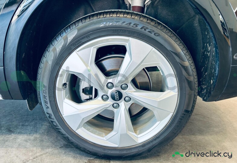 Audi Q5 Sportback Black