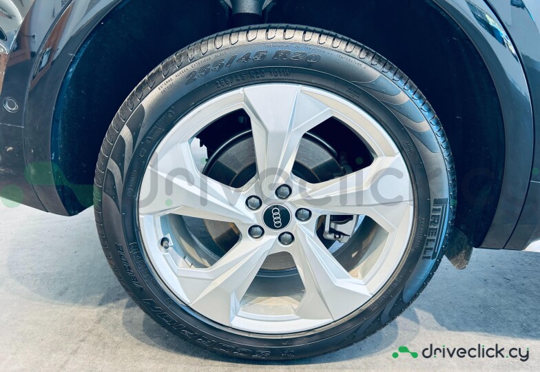Audi Q5 Sportback Black