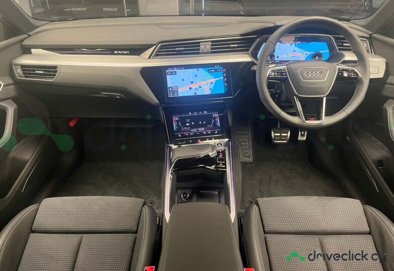 Audi Q8 Sportback e-tron Синий