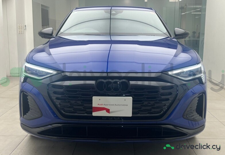 Audi Q8 Sportback e-tron Синий