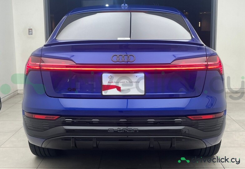 Audi Q8 Sportback e-tron Синий