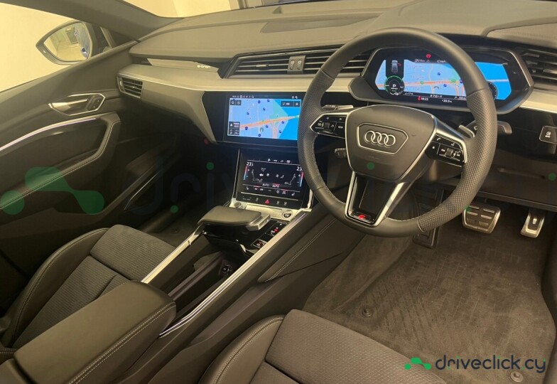 Audi Q8 Sportback e-tron Синий