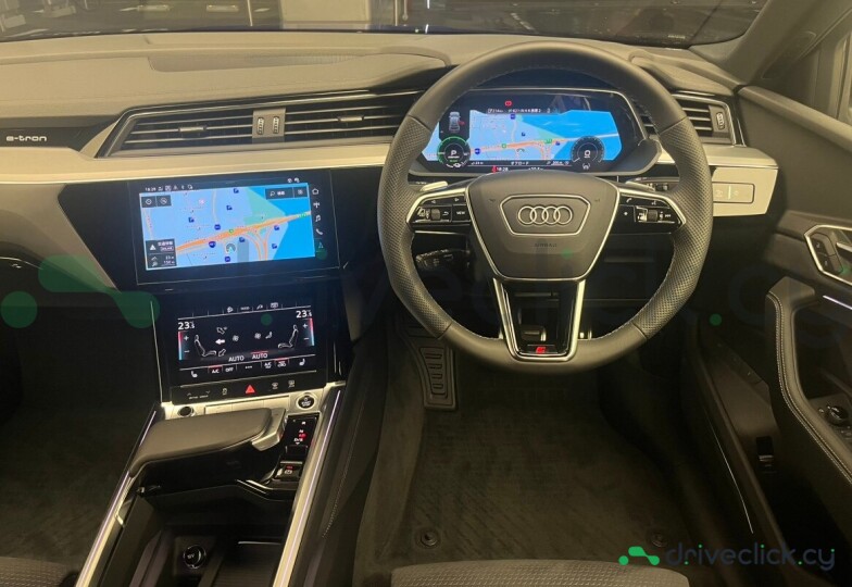 Audi Q8 Sportback e-tron Синий