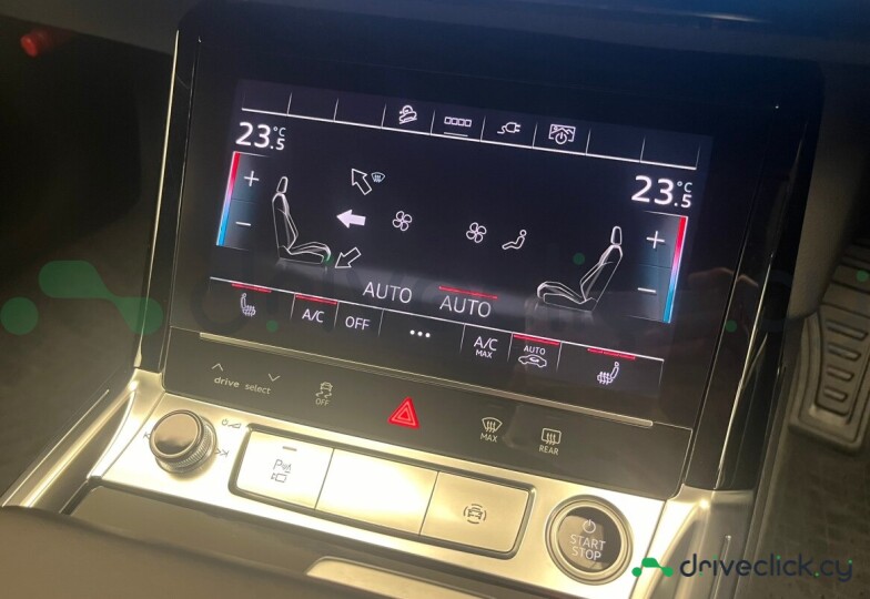 Audi Q8 Sportback e-tron Синий