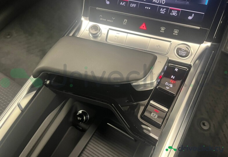 Audi Q8 Sportback e-tron Синий