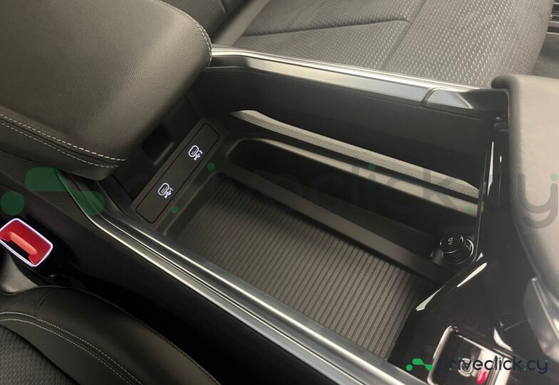 Audi Q8 Sportback e-tron Синий