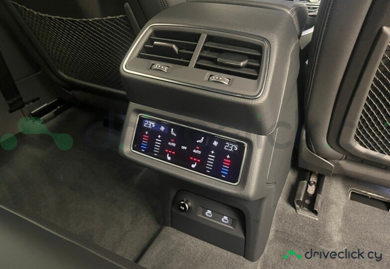 Audi Q8 Sportback e-tron Синий