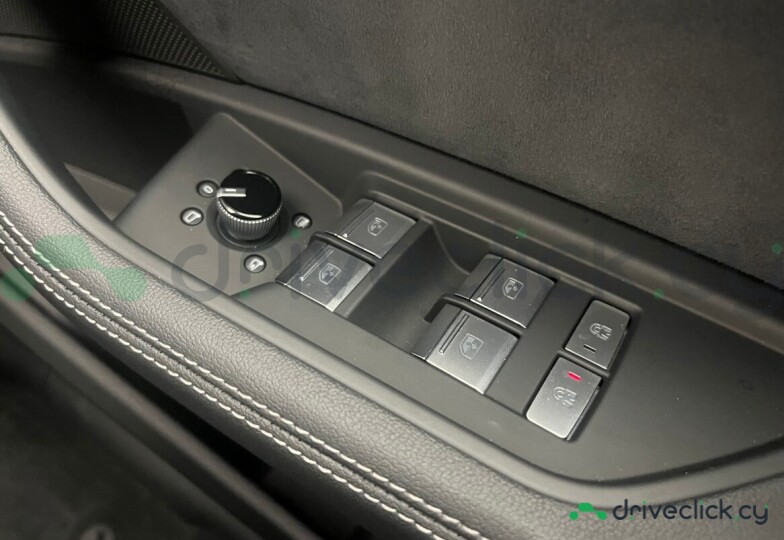 Audi Q8 Sportback e-tron Синий