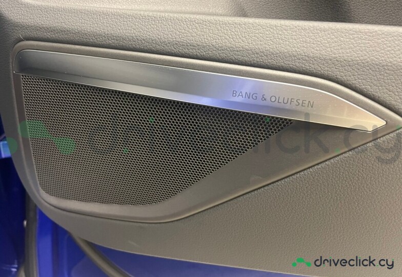 Audi Q8 Sportback e-tron Синий