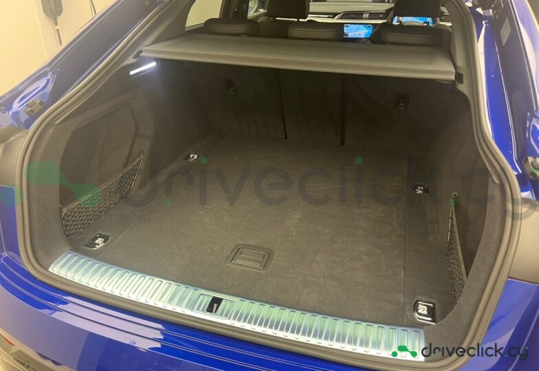 Audi Q8 Sportback e-tron Синий