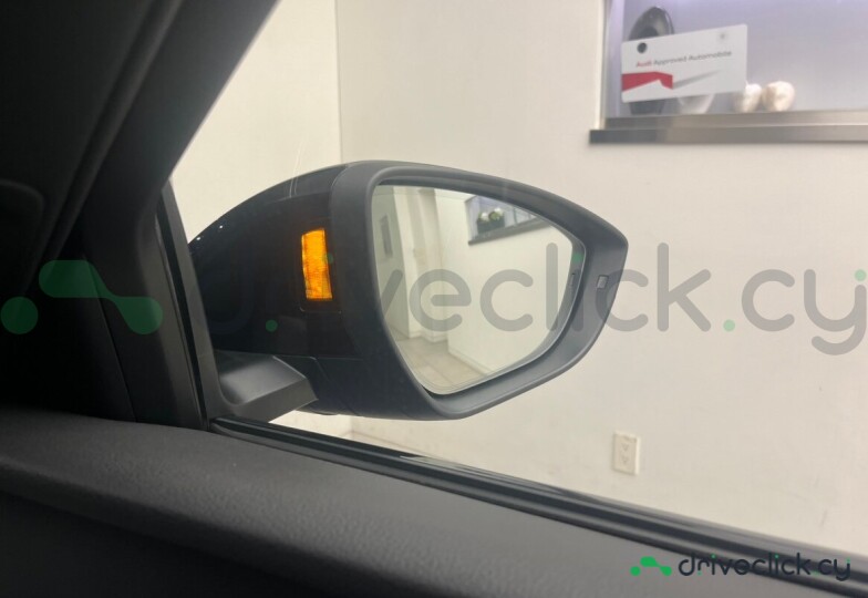 Audi Q8 Sportback e-tron Синий