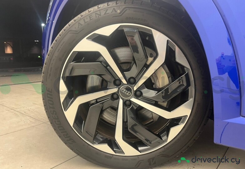 Audi Q8 Sportback e-tron Синий