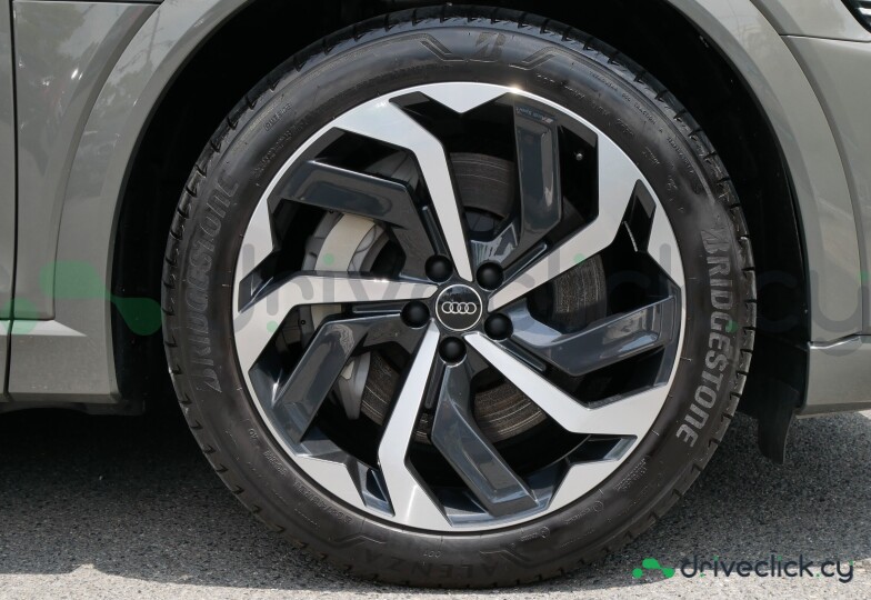 Audi Q8 e-tron Grey
