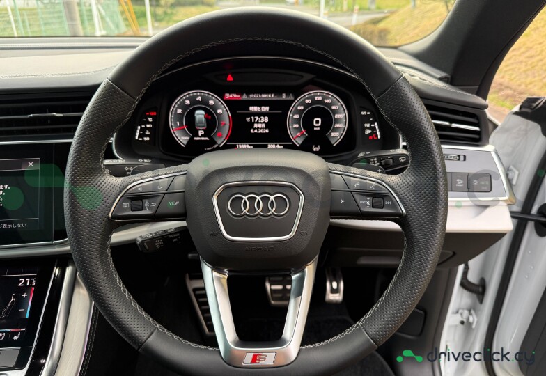 Audi Q8 White