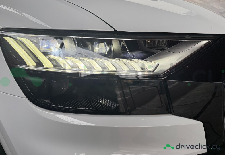 Audi Q8 White