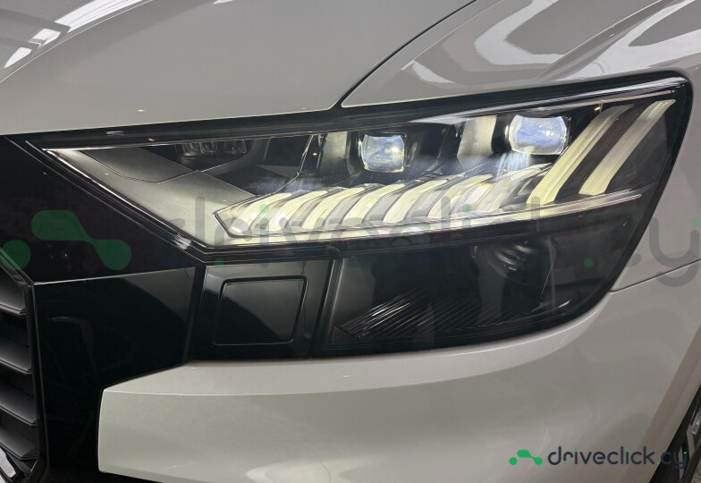 Audi Q8 White