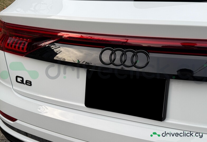 Audi Q8 White