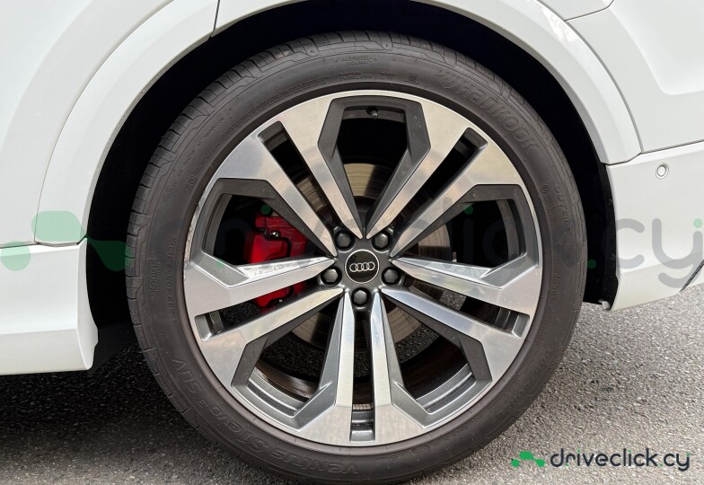 Audi Q8 White