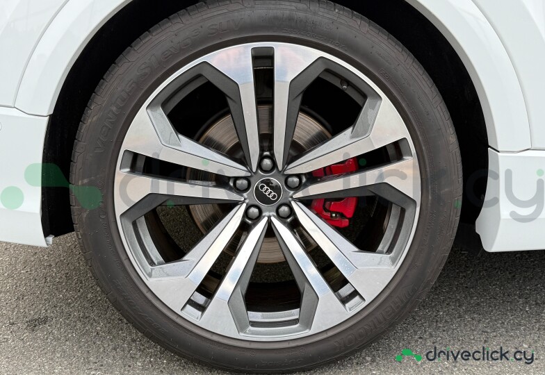 Audi Q8 White
