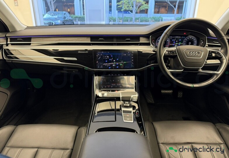 Audi A8 Белый