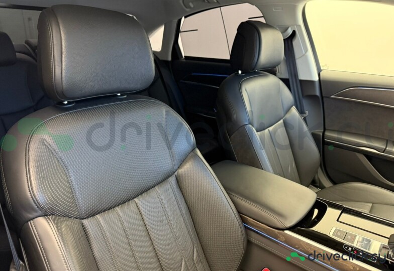 Audi A8 Белый