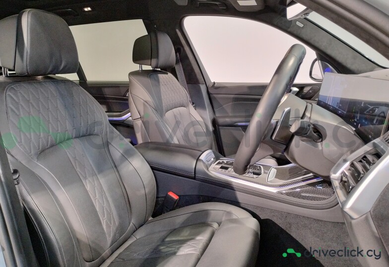 BMW X7 White